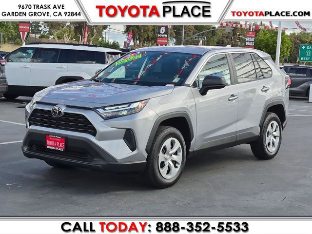 Used 2025 Toyota RAV4 LE AWD/4WD image 1