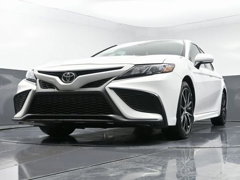 Used 2023 Toyota Camry SE image 44