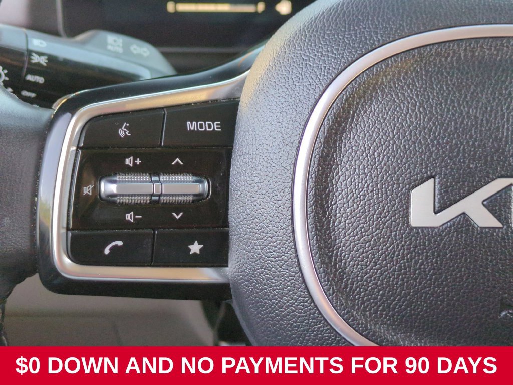 Used 2025 Kia Carnival FWD image 18