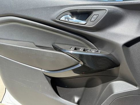 Used 2025 Chevrolet Trax LT image 25