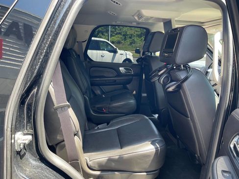 Used 2014 Cadillac Escalade Platinum image 30