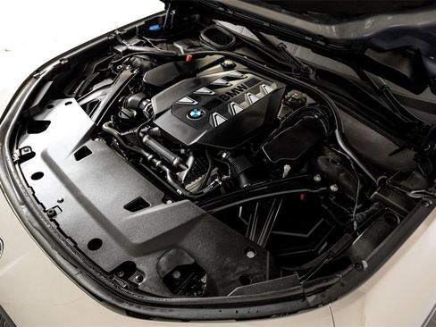 Used 2023 BMW 760i xDrive w/ Executive Package image 52