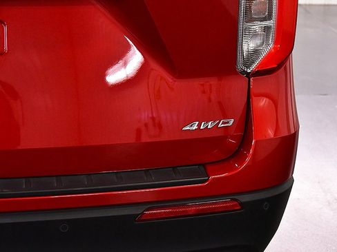 Used 2023 Ford Explorer XLT image 12