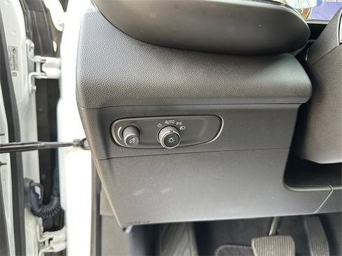 Used 2023 Buick Envision Essence image 21