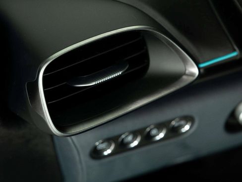 Used 2023 McLaren Artura image 17