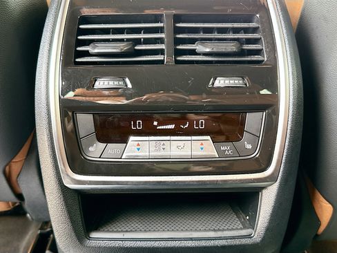 Used 2022 BMW X7 M50i w/ Executive Package AWD/4WD image 21