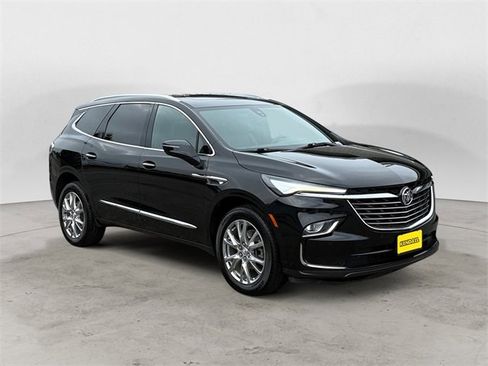 Used 2023 Buick Enclave Premium image 7
