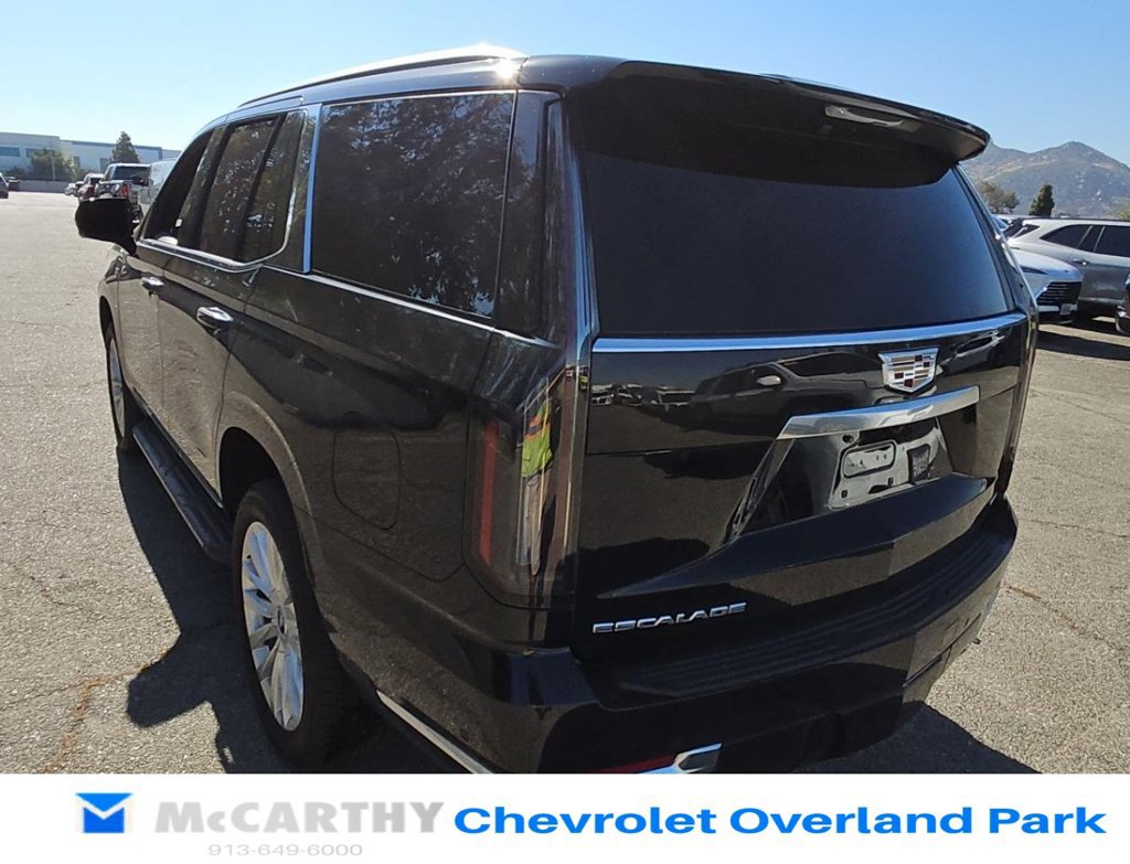 Used 2025 Cadillac Escalade Luxury AWD/4WD image 3