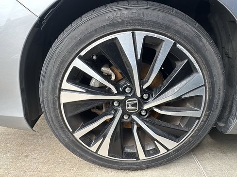 Used 2017 Honda Accord EX image 18