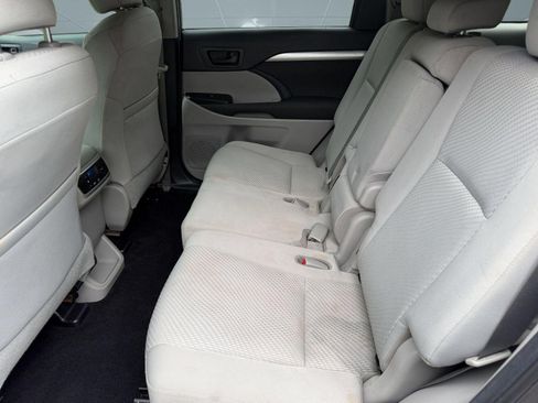 Used 2019 Toyota Highlander LE AWD/4WD image 22