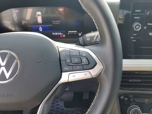 Certified 2025 Volkswagen Taos S FWD image 32