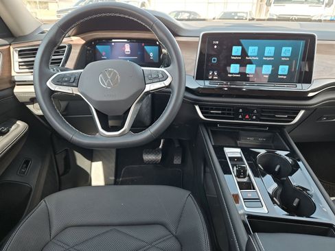 Used 2024 Volkswagen Atlas SE FWD image 9