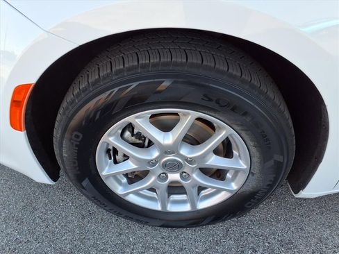 Used 2023 Chrysler Voyager LX image 25