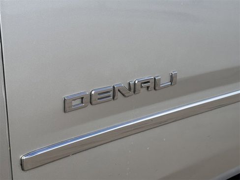 Used 2018 GMC Yukon Denali w/ Denali Ultimate Package image 10