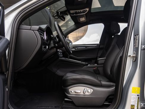 Certified 2026 Porsche Macan AWD/4WD image 26