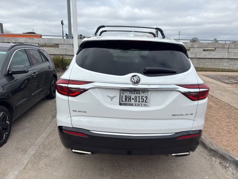 Used 2018 Buick Enclave Essence image 7