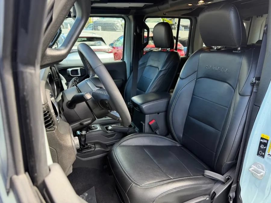Used 2023 Jeep Wrangler Unlimited Sahara AWD/4WD image 16