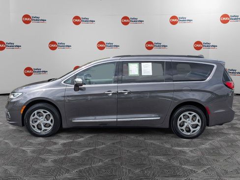 Used 2022 Chrysler Pacifica Limited AWD/4WD image 8