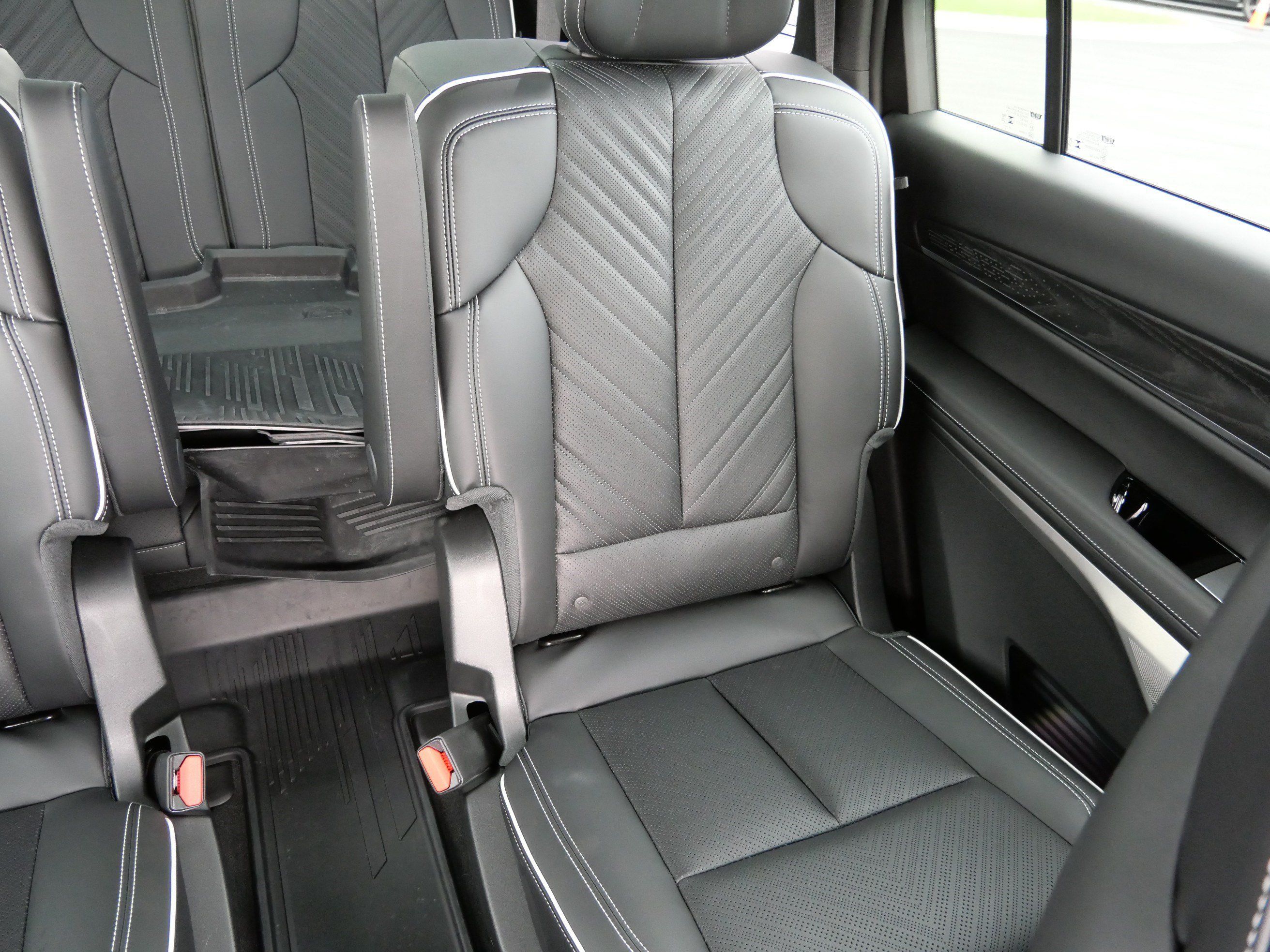 Certified 2026 Cadillac Vistiq Sport w/ LPO, Floor Liner Package AWD/4WD image 14