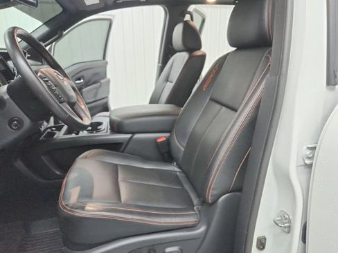 Used 2024 Nissan Titan PRO-4X w/ Pro-4x Convenience Package AWD/4WD image 19