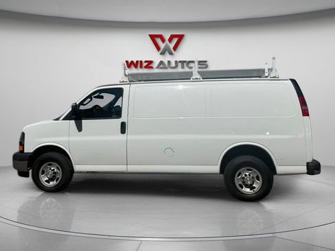 Used 2017 Chevrolet Express 2500 RWD image 2