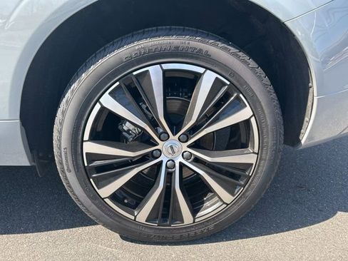 Certified 2025 Volvo XC60 B5 Plus image 9