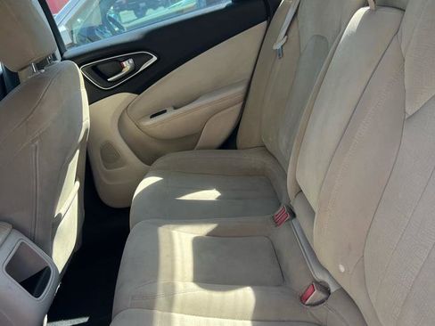 Used 2016 Chrysler 200 Limited image 6