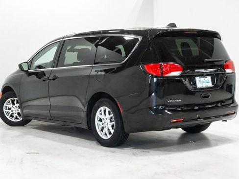 Certified 2022 Chrysler Voyager LX FWD image 25