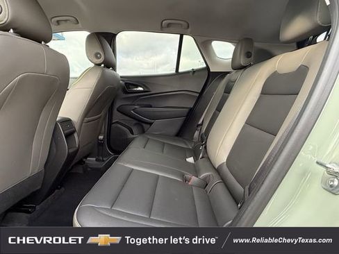 Used 2025 Chevrolet Trax ACTIV w/ Driver Confidence Package FWD image 32
