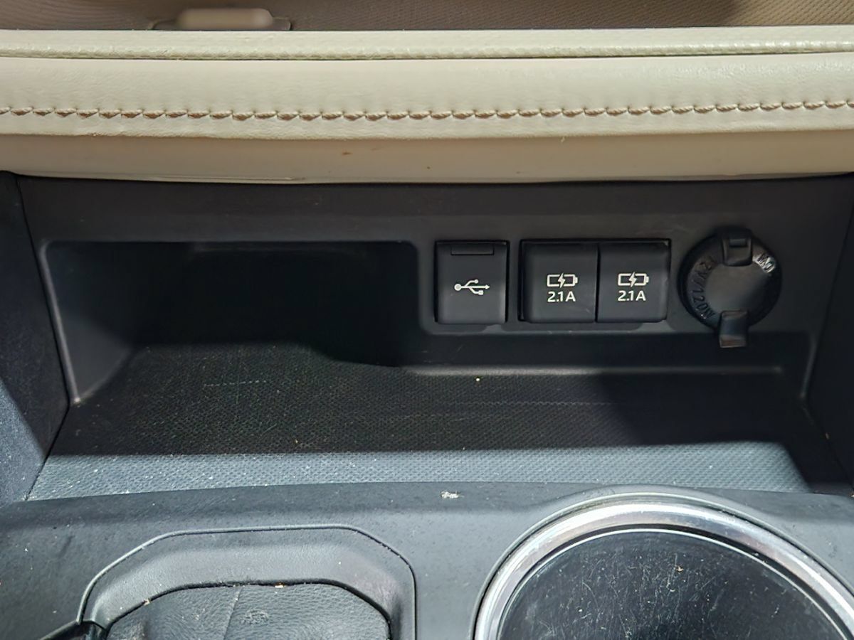 Used 2021 Toyota Highlander XLE AWD/4WD image 39