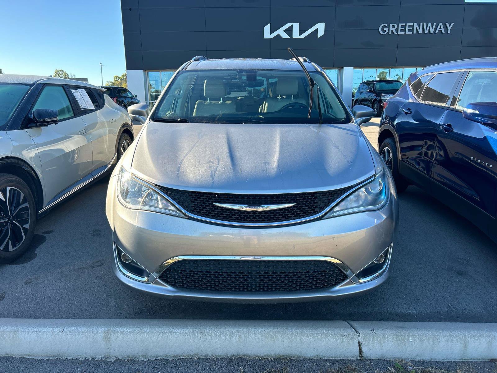 Used 2017 Chrysler Pacifica Touring-L Plus FWD image 6