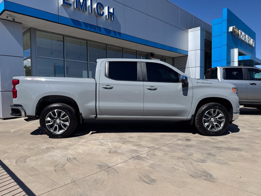 Used 2024 Chevrolet Silverado 1500 LT AWD/4WD image 6