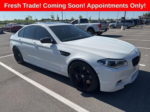 Used 2015 BMW M5 RWD image 1