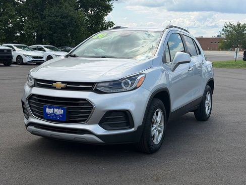 Used 2020 Chevrolet Trax LT w/ Driver Confidence Package AWD/4WD image 2