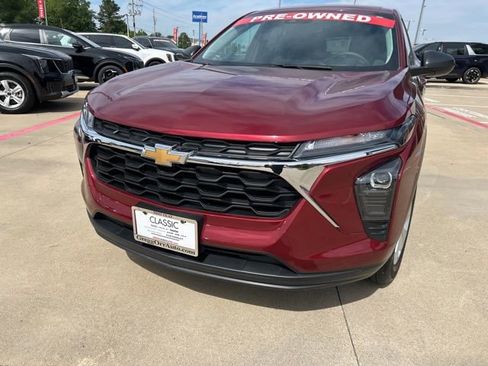 Used 2024 Chevrolet Trax LS w/ Driver Confidence Package FWD image 3