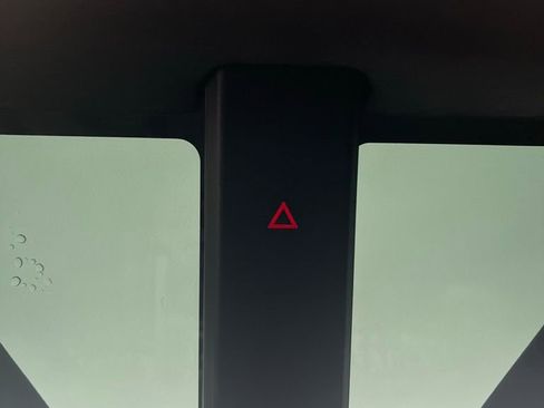 Used 2024 Tesla Cybertruck AWD Crew Cab image 9