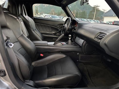 Used 2004 Honda S2000 image 11