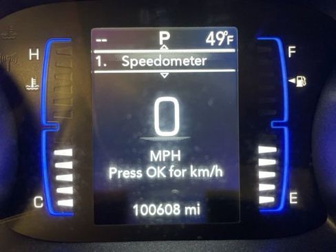 Used 2020 Chrysler Voyager LX image 27