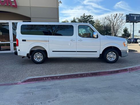 Used 2020 Nissan NV 3500 SL image 5