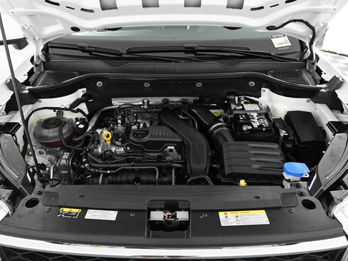 Certified 2024 Volkswagen Taos SE FWD image 27