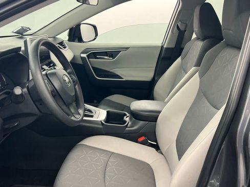 Used 2025 Toyota RAV4 XLE FWD image 8