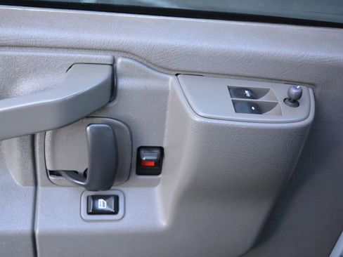 Used 2017 Chevrolet Express 3500 LS image 30