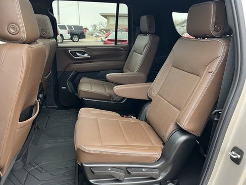 Used 2024 Chevrolet Suburban High Country image 32