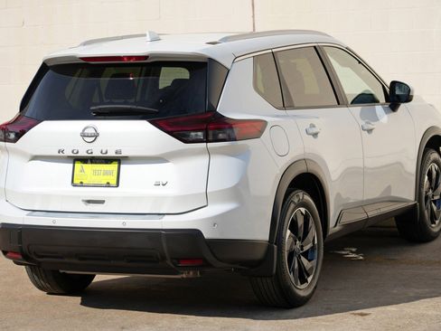 Used 2024 Nissan Rogue SV w/ SV Premium Package FWD image 47