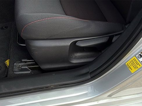 Used 2025 Toyota Corolla SE image 10