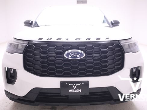 New 2025 Ford Explorer ST-Line w/ Premium Package image 8