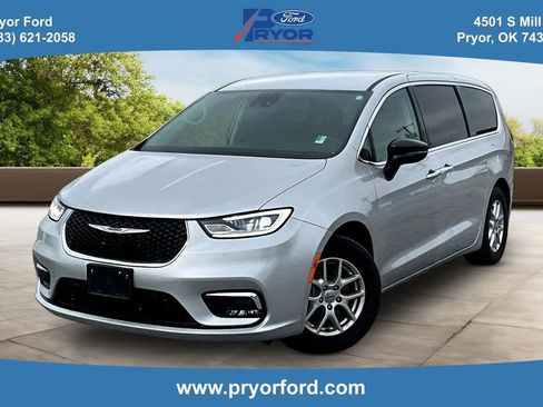 Used 2024 Chrysler Pacifica Touring-L FWD image 1