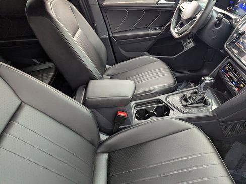Used 2024 Volkswagen Tiguan SE R-Line image 12