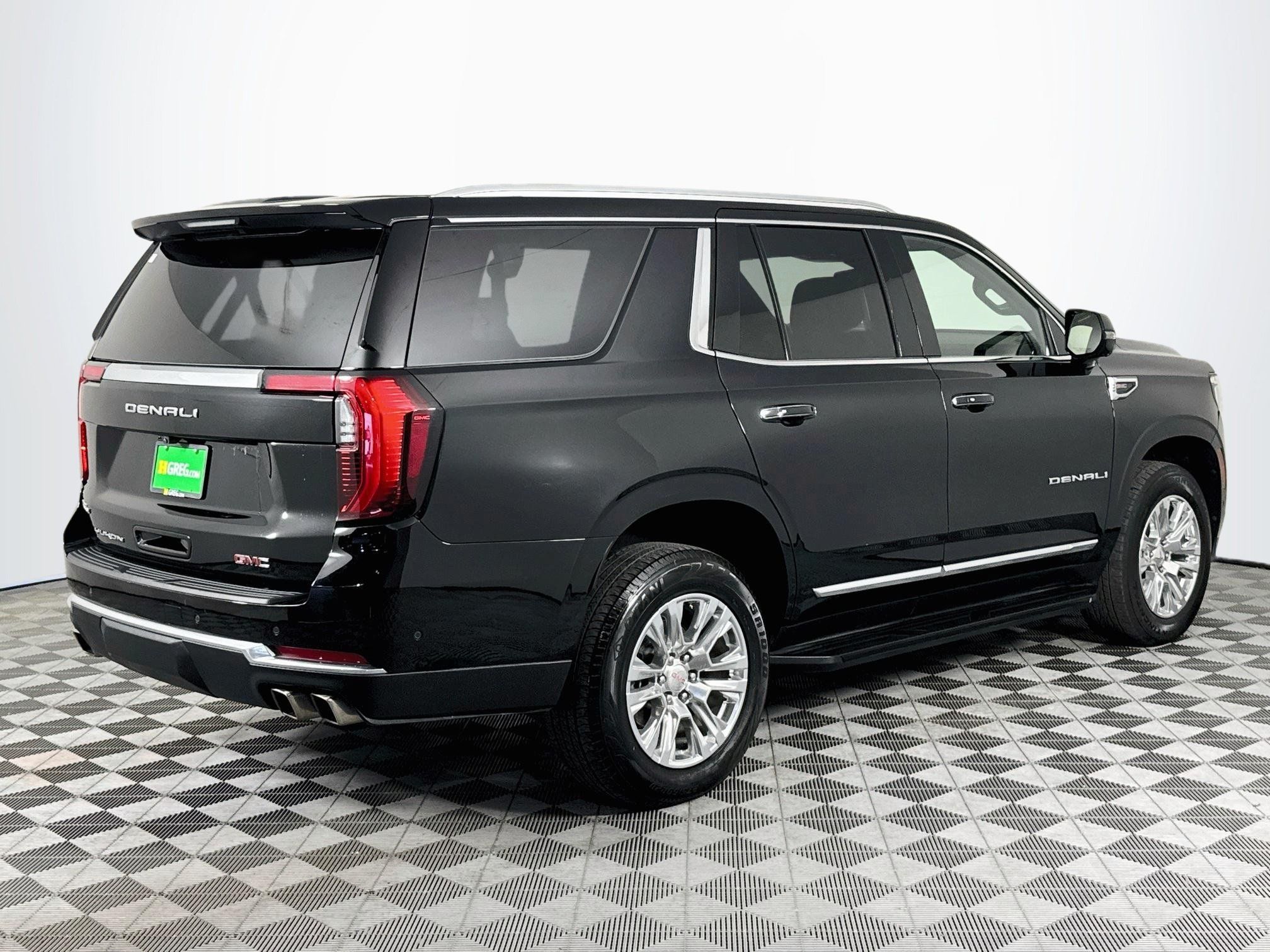 Used 2025 GMC Yukon Denali AWD/4WD image 8