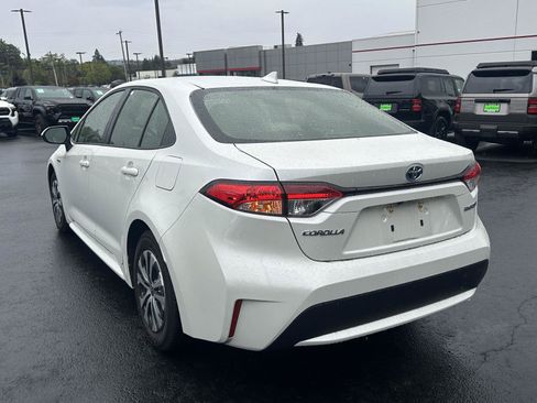 Certified 2021 Toyota Corolla LE FWD image 4